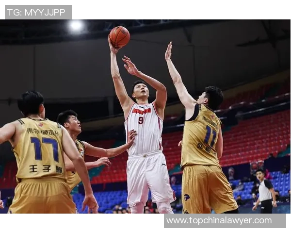 易建联再度砍下30+10+5!广东不敌新疆遗憾失利,遭遇赛季三连败 易建联再度砍下30+10+5!广东不敌新疆遗憾失利,遭遇赛季三连败